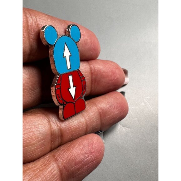 Disney Mickey Mouse Trading Pin Vinylmation This Way Brooch Lapel Pin Badge - Picture 6 of 8